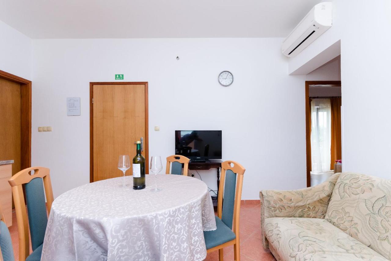 Apartments And Room Ljubica Lopar Eksteriør billede